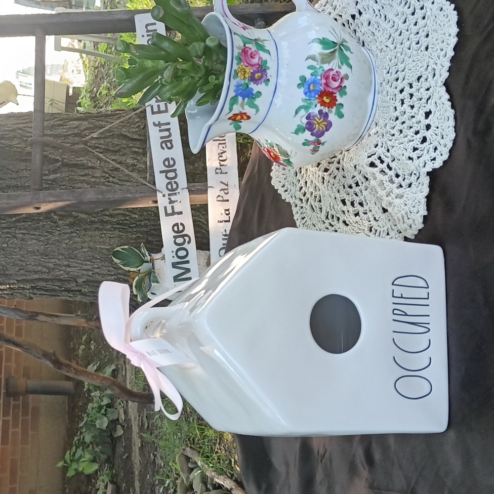 NWT 🐦 RAE DUNN ceramic 🐦birdhouse 🏠 "OCCUPIED" 🐦 So Cute!
